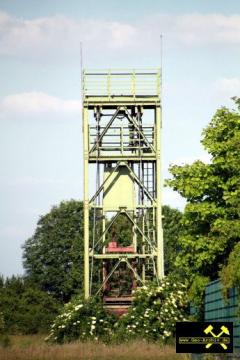 Schacht Rheinberg der Zeche Walsum bei Rheinberg, Ruhrgebiet, Nordrhein-Westfalen, (D) (1) 07. Juni 2015.JPG